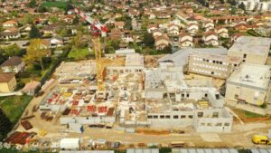 Vue aérienne du Chantier de Restructuration du collège Les Côtes à Péronnas