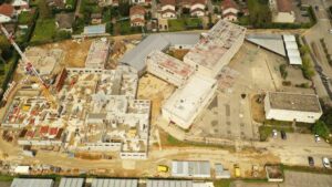 Vue aérienne du Chantier de Restructuration du collège Les Côtes à Péronnas