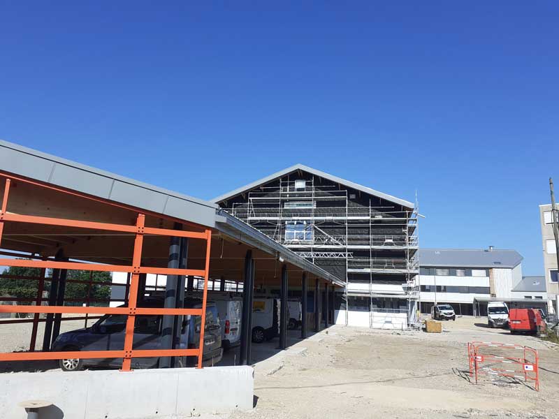 Garage et batiment en chantier