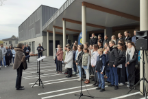 La chorale du collège a interpré la Marseillaise, puis, plus tard, Voyage en Italiené la Marseillaise