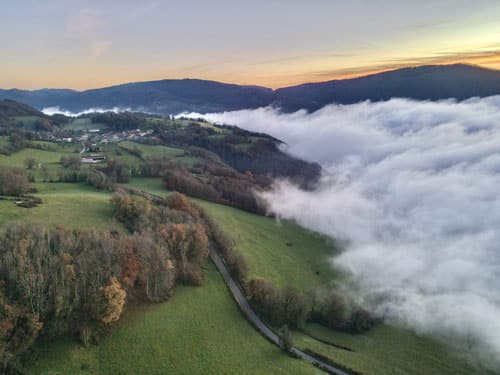 Concours photo du Musée du Revermont - Coup de coeur du jury « Arandas au-dessus des nuages » d’Emily Manos