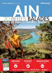Couverture du guie 20 belles balades avec deux randonneurs qui observent le paysage
