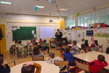Atelier "Le petit archiviste", animé par le service éducatif, dans une classe à Jayat