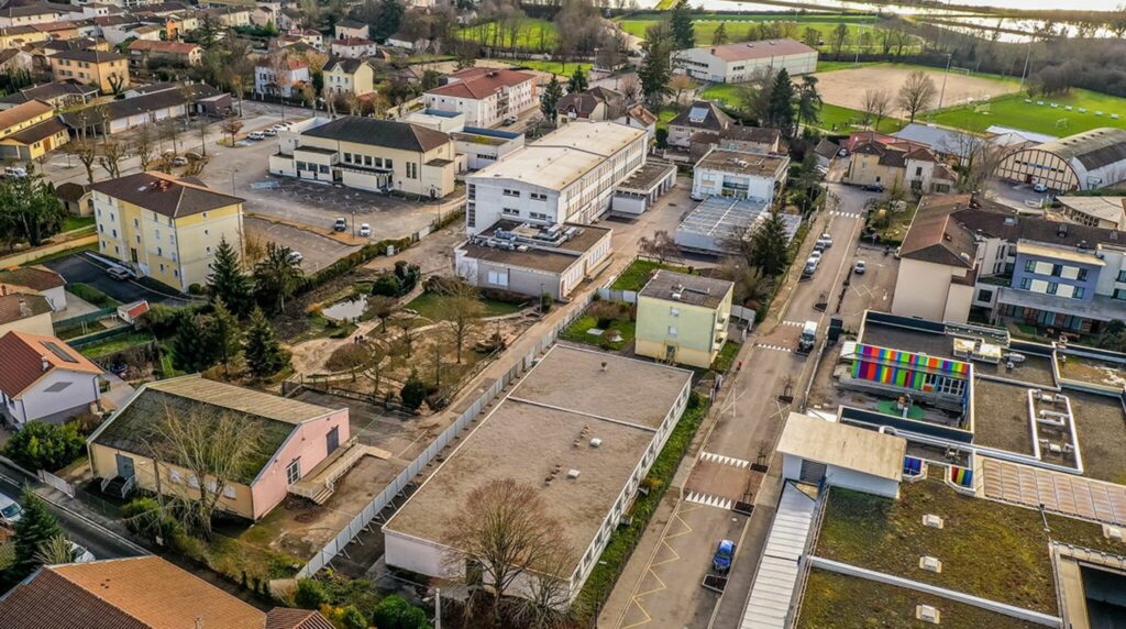 Travaux collège de Villars-les-Dombes avant démolition du bâtiment de techno et de l’immeuble de logements Décembre 2022 Ain